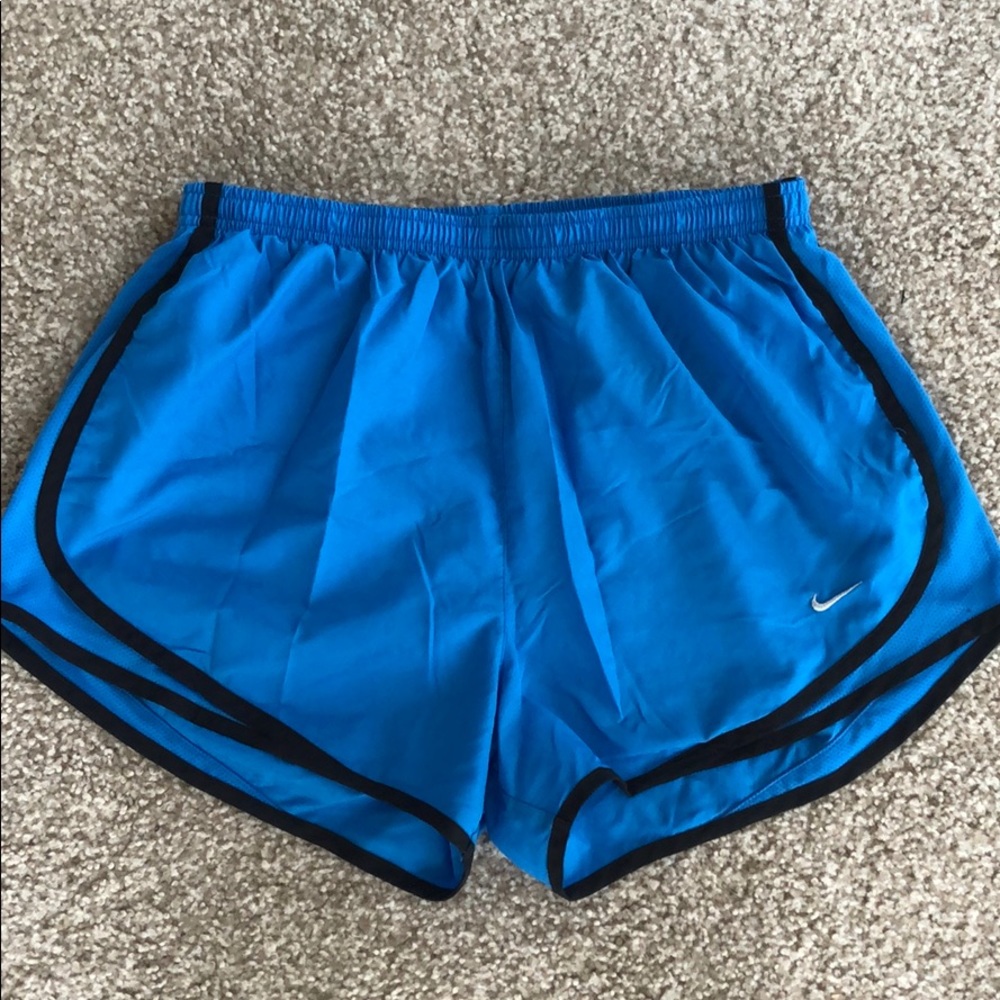 NIKE SHORTS